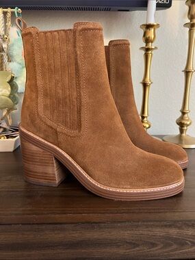 NWOT Marc Fisher Mlhalida Boots